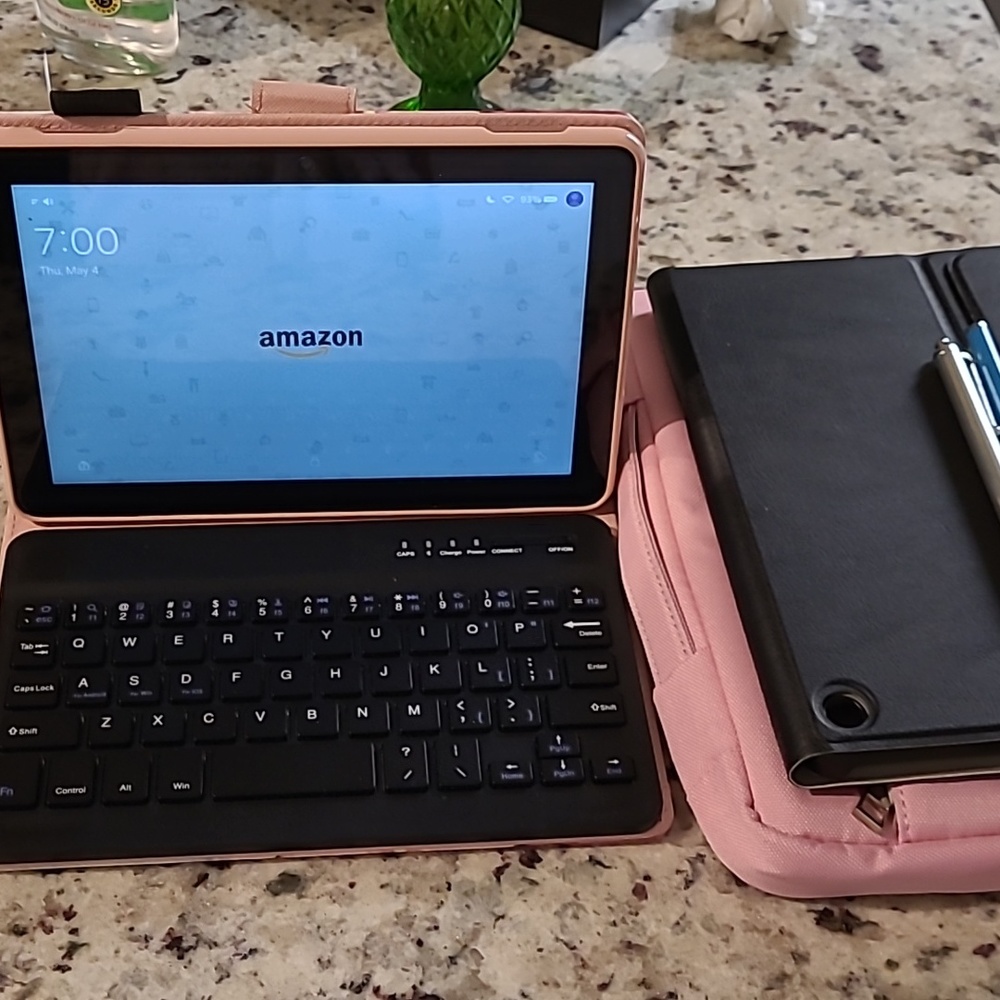 Fire HD 8 Plus (10th generation with mini keyboard, 2 cases plus carry case pink
